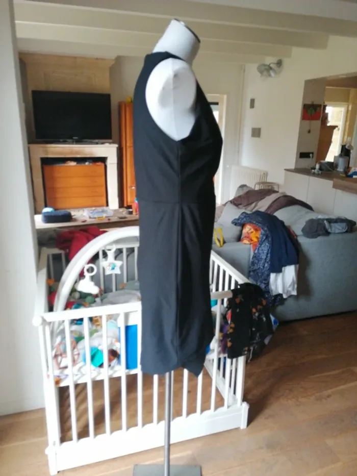 Robe noire sans manche missguided taille 40 - photo numéro 4