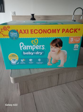 Couches pampers taille 3