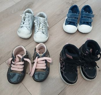 Chaussures bébé fille état neuf taille 20