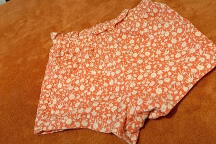 Short Bébé Fille 6 Mois - Rose à Fleurs Blanches (Kiabi)