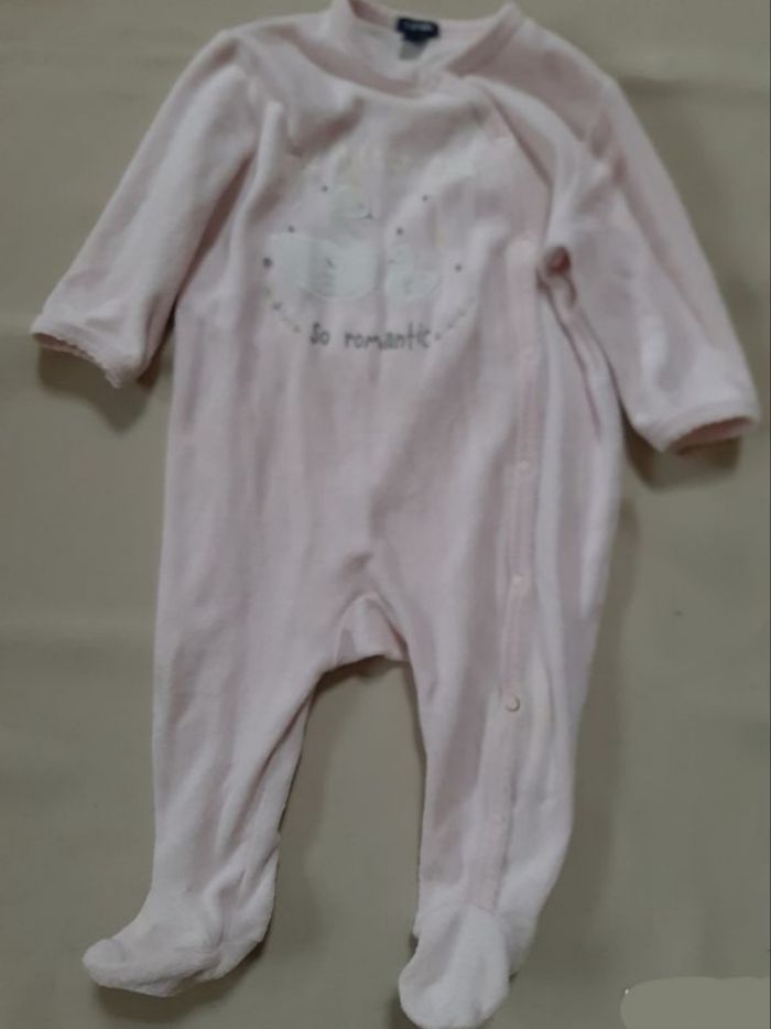 Pyjama en velours rose fille - cygnes - Kiabi - 9 mois - photo numéro 2