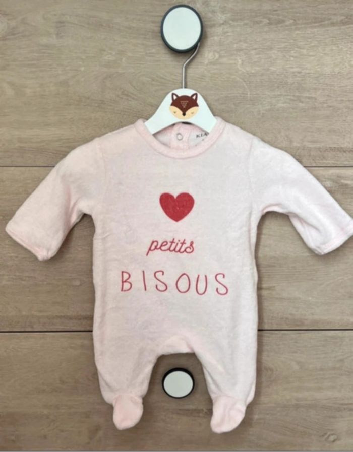 Lot de 3 pyjamas bébé fille en velours – Taille 1 mois – Quasi Neufs - Kiabi - In Extenso - photo numéro 2
