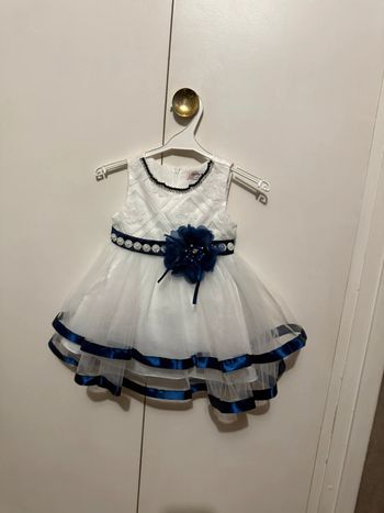 Robe festive blanche et bleue