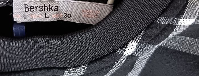 Top manches courtes Bershka en très bon état - photo numéro 3