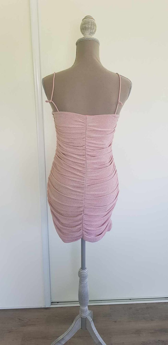 Robe sexy drapée à paillettes - photo numéro 3