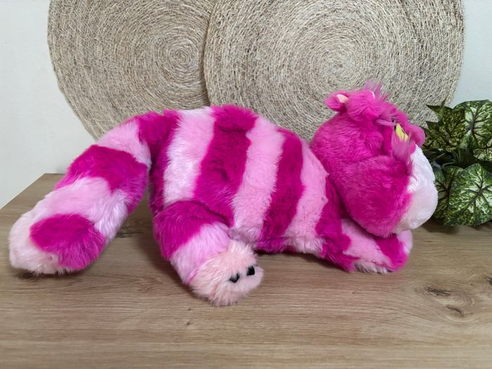 Neuf doudou chat rose cheshire Alice aux pays des merveilles Disneyland Paris - photo numéro 3