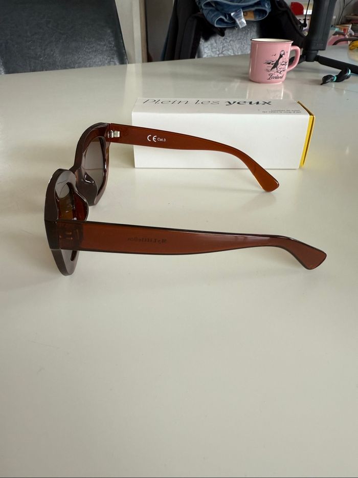 Lunette de soleil - photo numéro 2