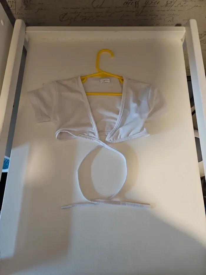 Gilet court blanc avec laçage