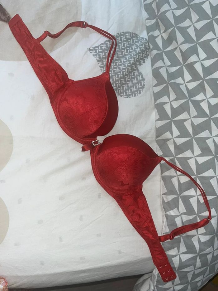 Soutien gorge bordeaux - photo numéro 2