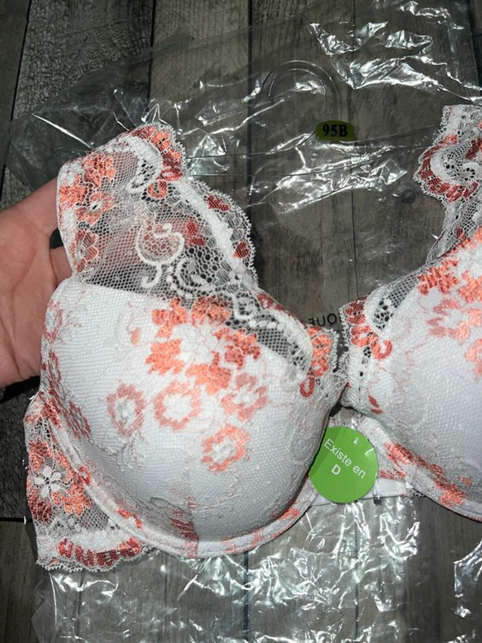 Jolie soutien gorge neuf - photo numéro 2