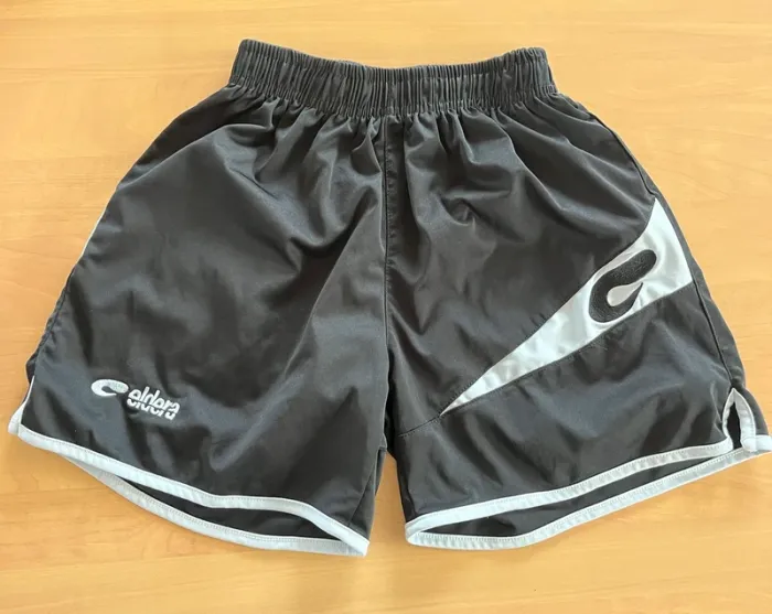Short noir