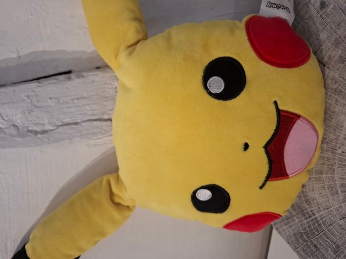 Peluche Coussin Pokémon Pikachu - photo numéro 3