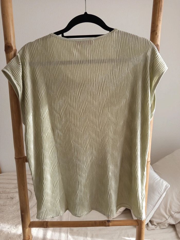 Top court plissé satiné Vert Afibel Cutala taille 38 / 40 neuf - photo numéro 5
