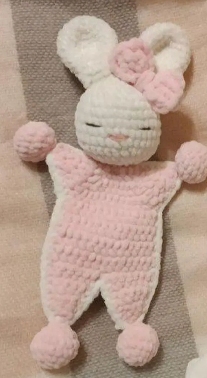 🐰 Petit Doudou Lapin au crochet – Fait main avec amour (Orléans)