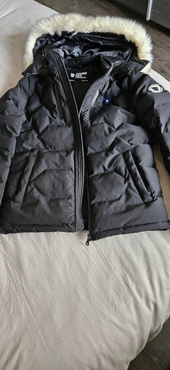 Très belle veste comme des loups.