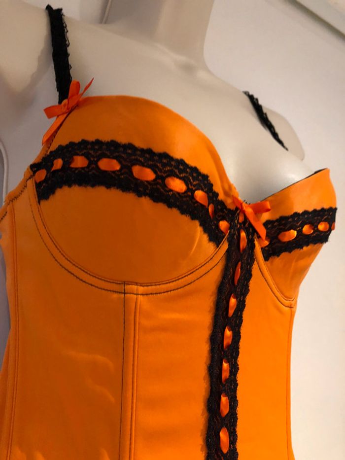 Guêpière orange et noir 90 B