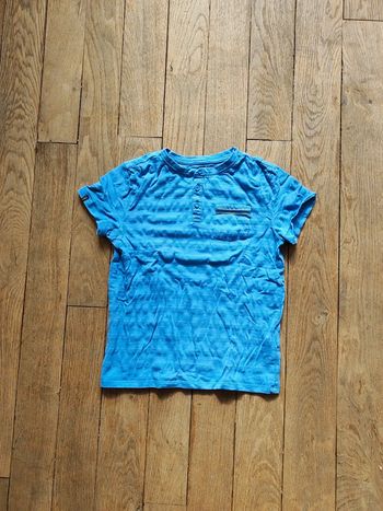 T-shirt garçon taille 10 ans.