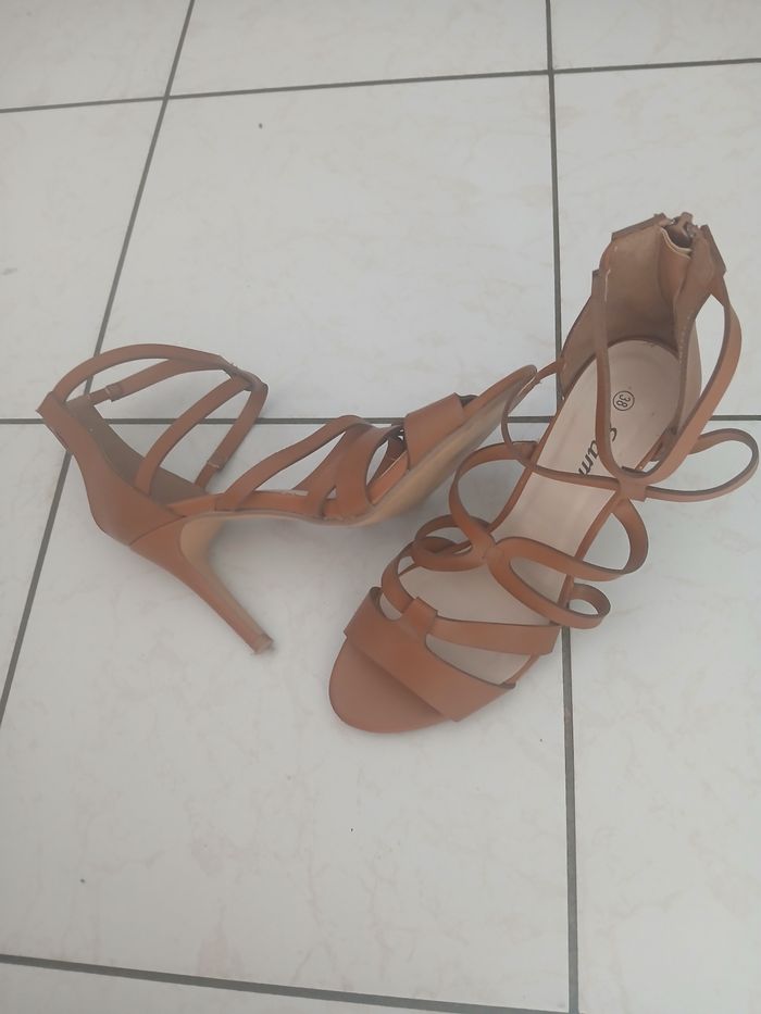 Chaussure ouverte à talon - photo numéro 4