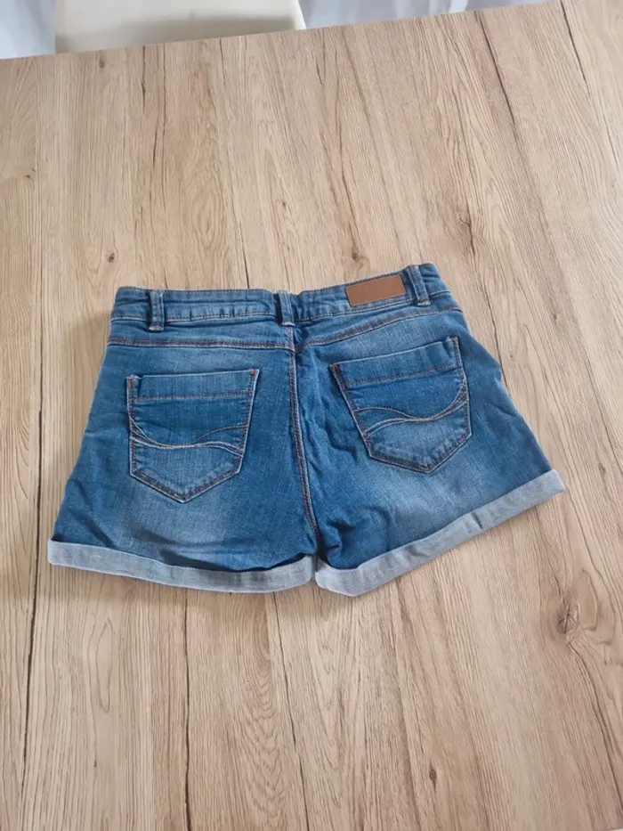 Short jean 36 - photo numéro 2