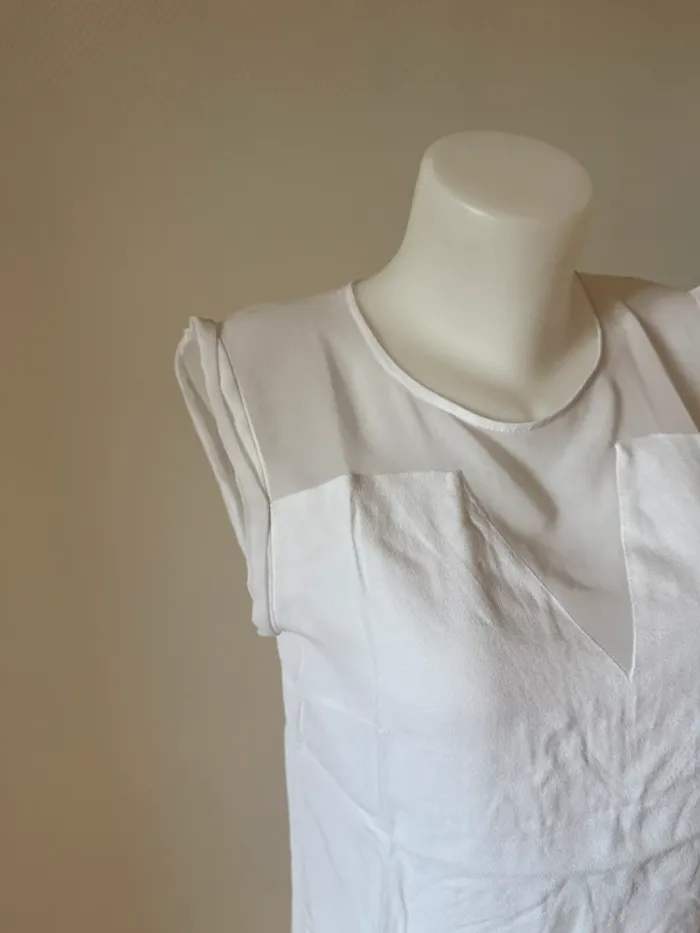 T- shirt Sandro en très bon état dos nue taille S blanc - photo numéro 2