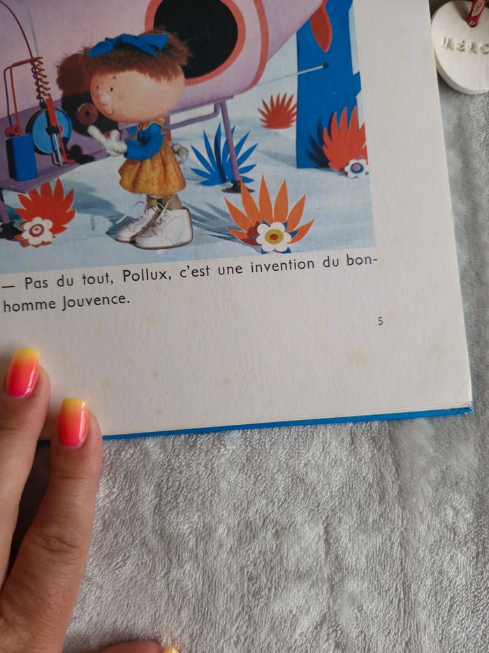 Livre"Le manége enchanté" - photo numéro 4