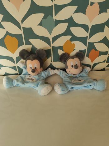 Peluche doudou marionnette Mickey Disney baby