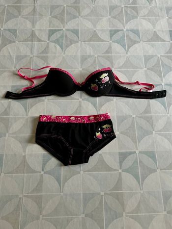 Ensemble sous vêtement fille- 8 ans - neuf avec étiquette