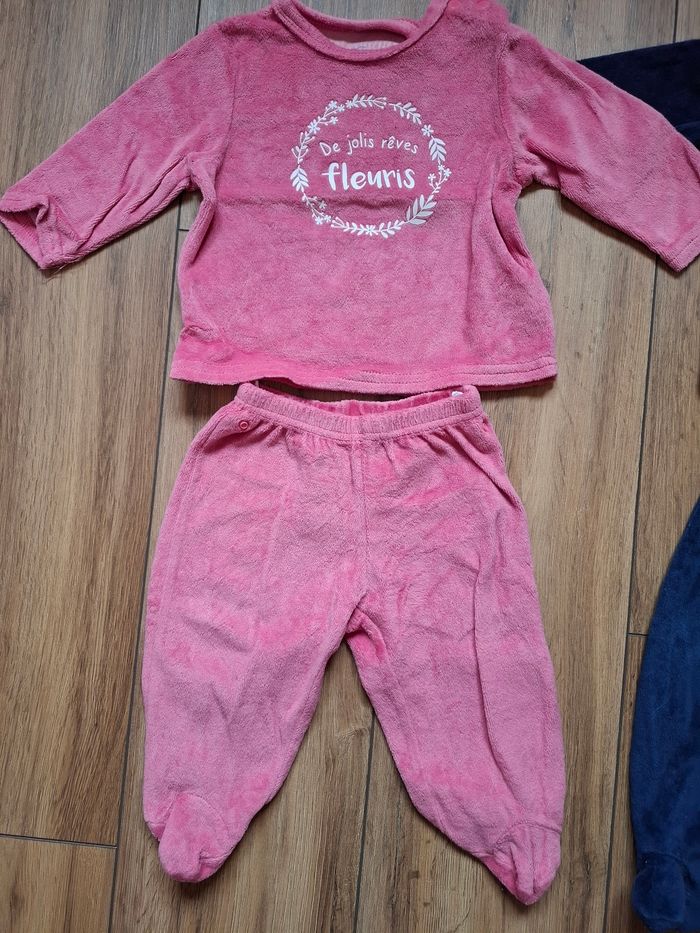 Pyjama taille 12 mois - photo numéro 2