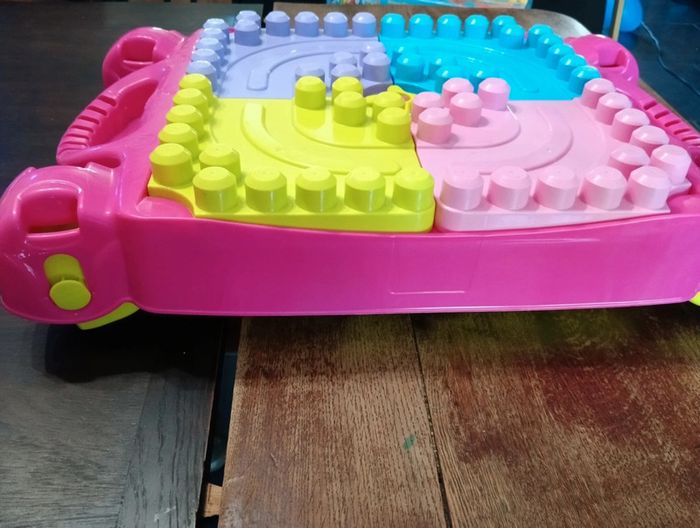 Table d'activités méga bloks Princesse - photo numéro 7