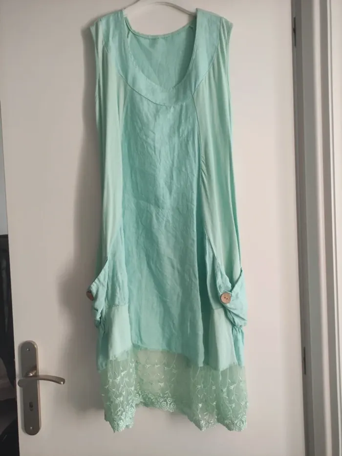 Très belle robe vert d eau en très bon état comme neuve très peu porté taille 36