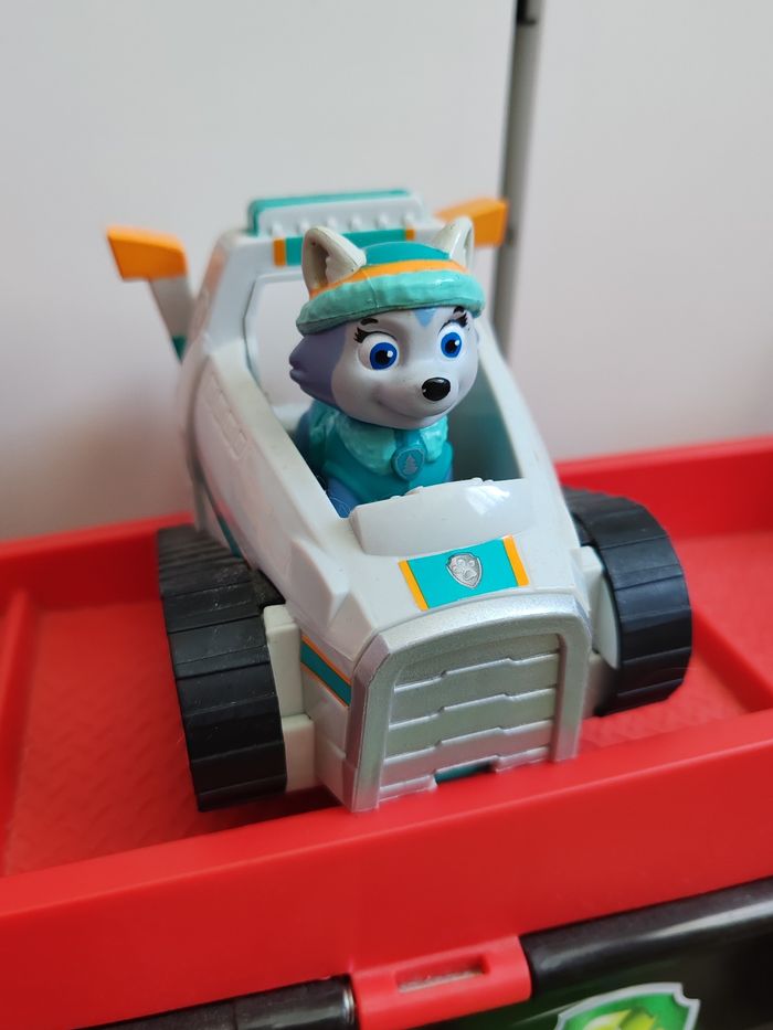 Pat patrouille, Everest et son véhicule.