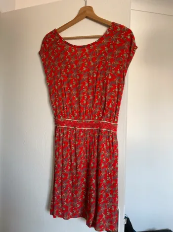 Robe opullence rouge à fleurs T1