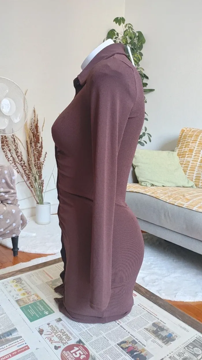 Mini robe moulant marron bouton manches longues - photo numéro 7
