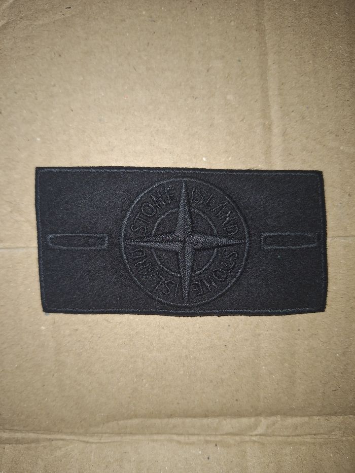 1 Patch Stone Island ghost black edition + 2 boutons - photo numéro 2