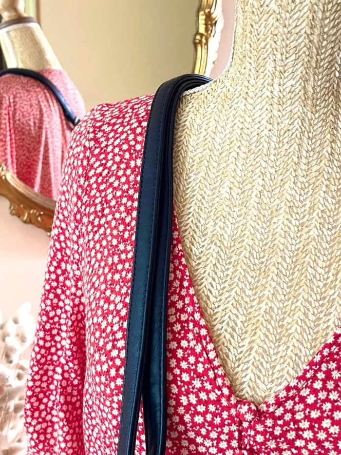 Sac à Main Noir Élégant avec Détails en Tresse et chaine brodé - photo numéro 4