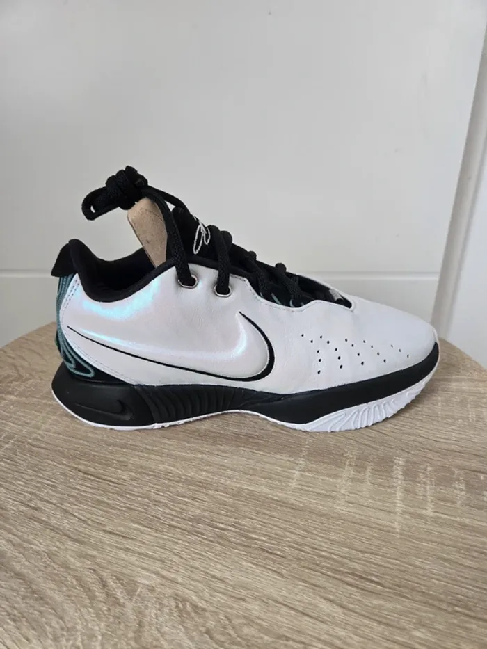 Nike LeBron 21 XXI taille 36,5 neuf noir blanc - photo numéro 2