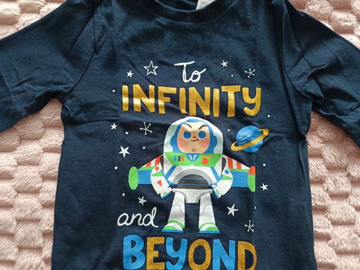 T shirt Disney baby 18m buzz comme neuf - photo numéro 2
