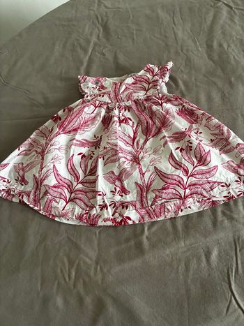 Robe fille en 3 mois  très bon état 