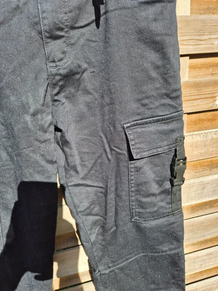 Pantalon cargo noir - photo numéro 4
