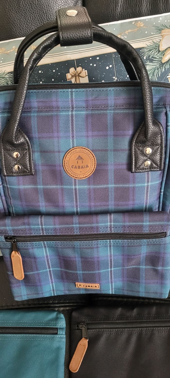 Sac  à dos  cabaia neuf Birmingham et 3 pochettes - photo numéro 2