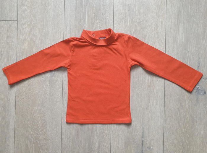 Sous pull orange foncé. Fille 24 mois. Marque Kiabi
