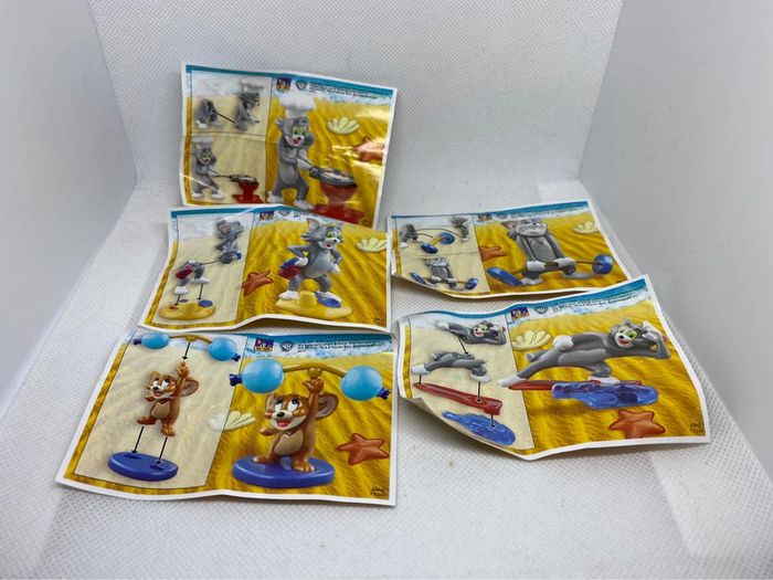Lot de 5 kinder surprises Tom and Jerry 2006 et leur papier - photo numéro 5