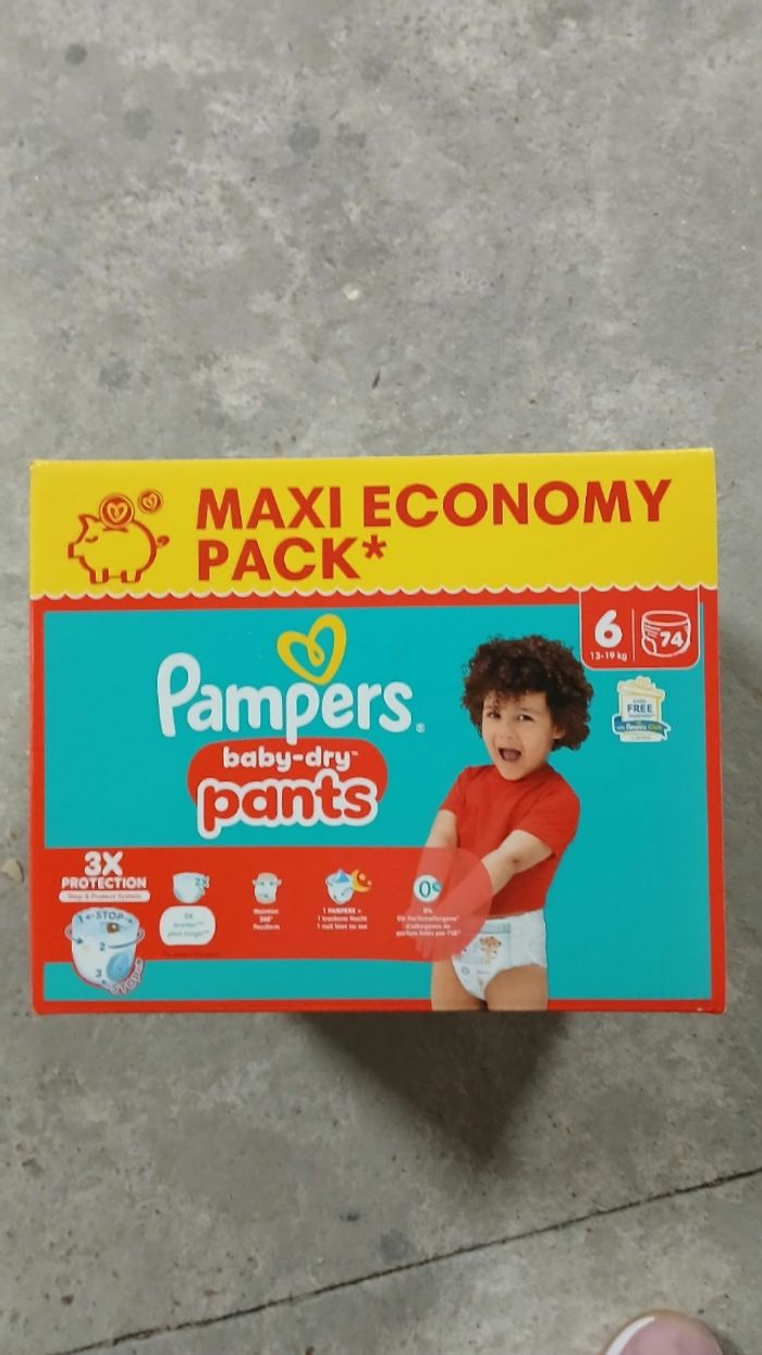 Carton de couches culotte taille 6 pampers