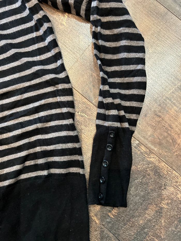 Pull col roulé rayé boutons manches - photo numéro 2