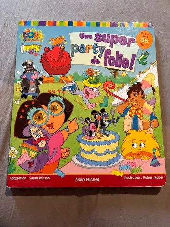 Livre dora l’exploratrice avec des flaps