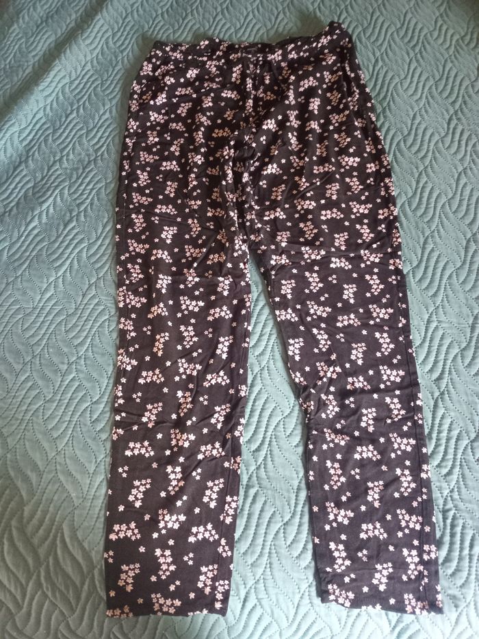 Pantalon noir fleuri léger