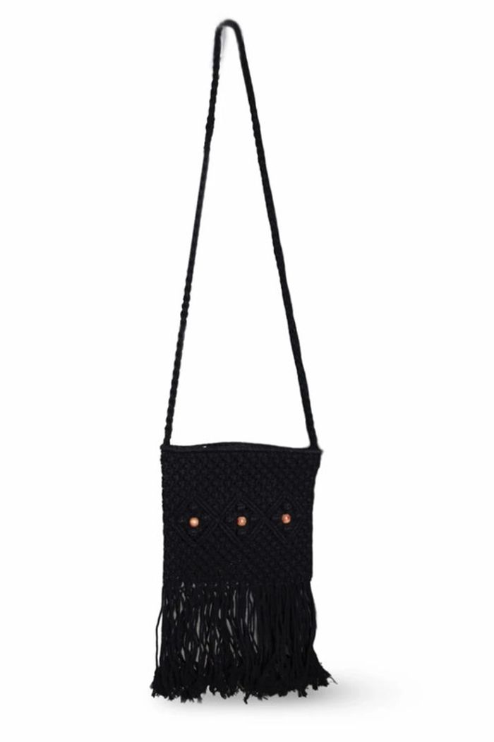 Sac bandoulière noir en macramé et franges • macramé crossbody bag with fringes