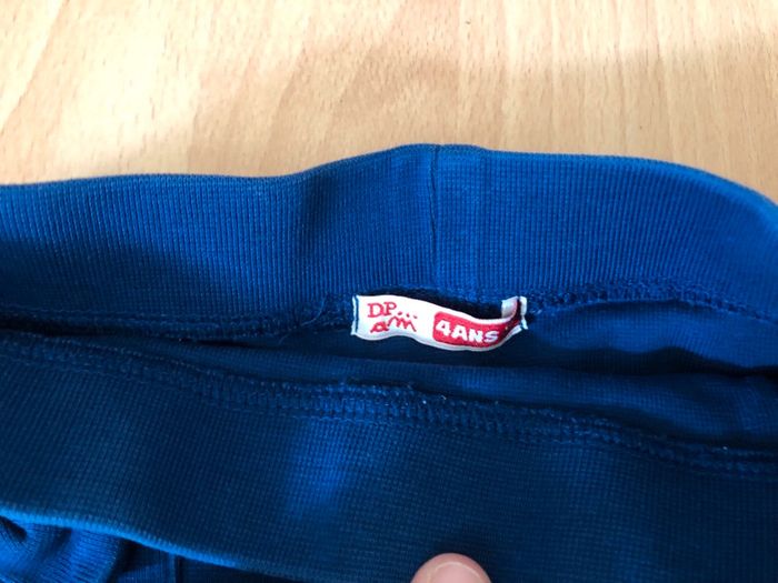 Belle mini-jupe bleue et blanche T. 4 ans Dpam TBE - photo numéro 3