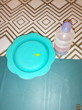 Assiette tupperware+ doseur de lait