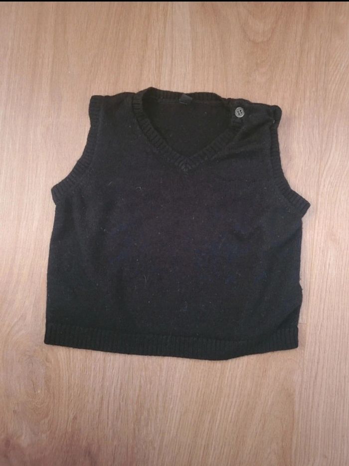 Pull noir sans manches 18 mois